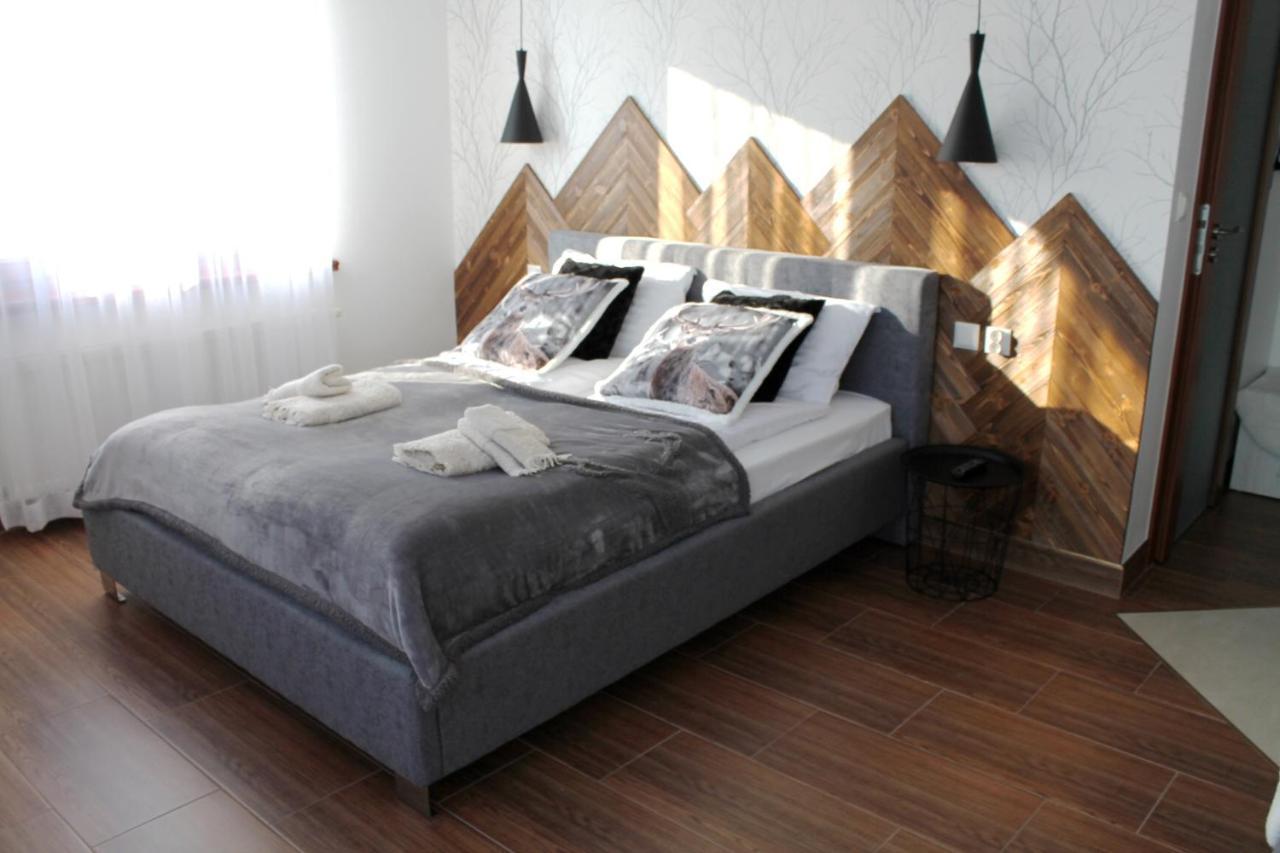 Bed and Breakfast Bialy Jelen Z Basenem I Jacuzzi Ostrowsko Exterior foto