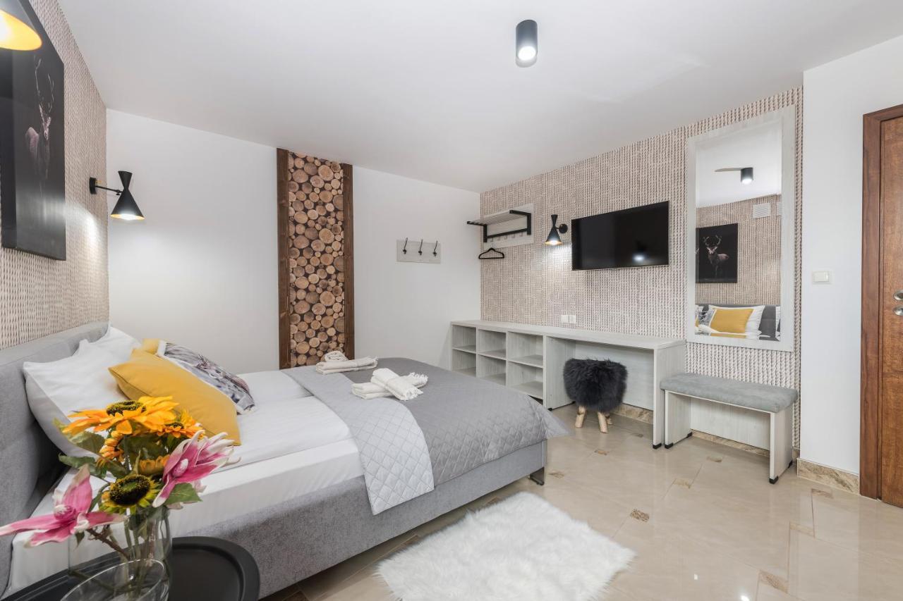 Bed and Breakfast Bialy Jelen Z Basenem I Jacuzzi Ostrowsko Exterior foto