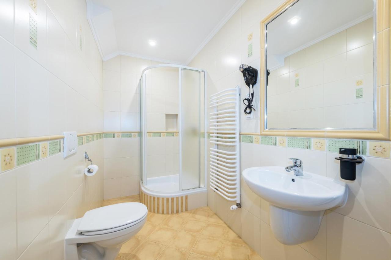 Bed and Breakfast Bialy Jelen Z Basenem I Jacuzzi Ostrowsko Exterior foto