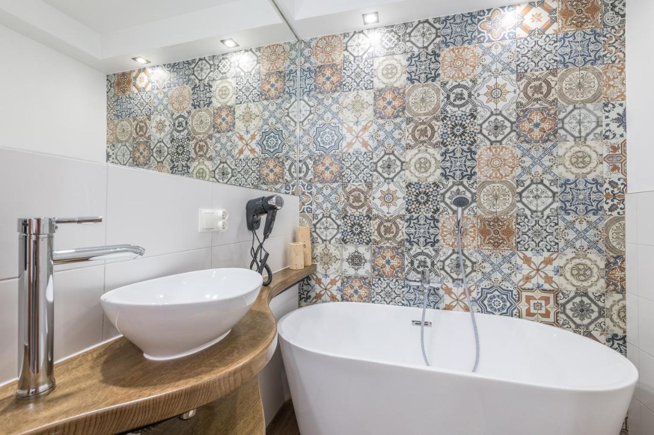 Bed and Breakfast Bialy Jelen Z Basenem I Jacuzzi Ostrowsko Exterior foto