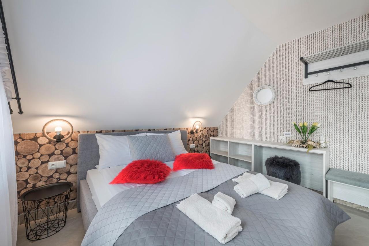 Bed and Breakfast Bialy Jelen Z Basenem I Jacuzzi Ostrowsko Exterior foto