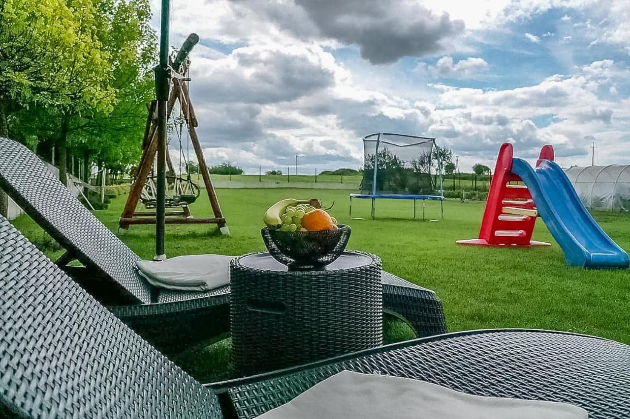 Bed and Breakfast Bialy Jelen Z Basenem I Jacuzzi Ostrowsko Exterior foto